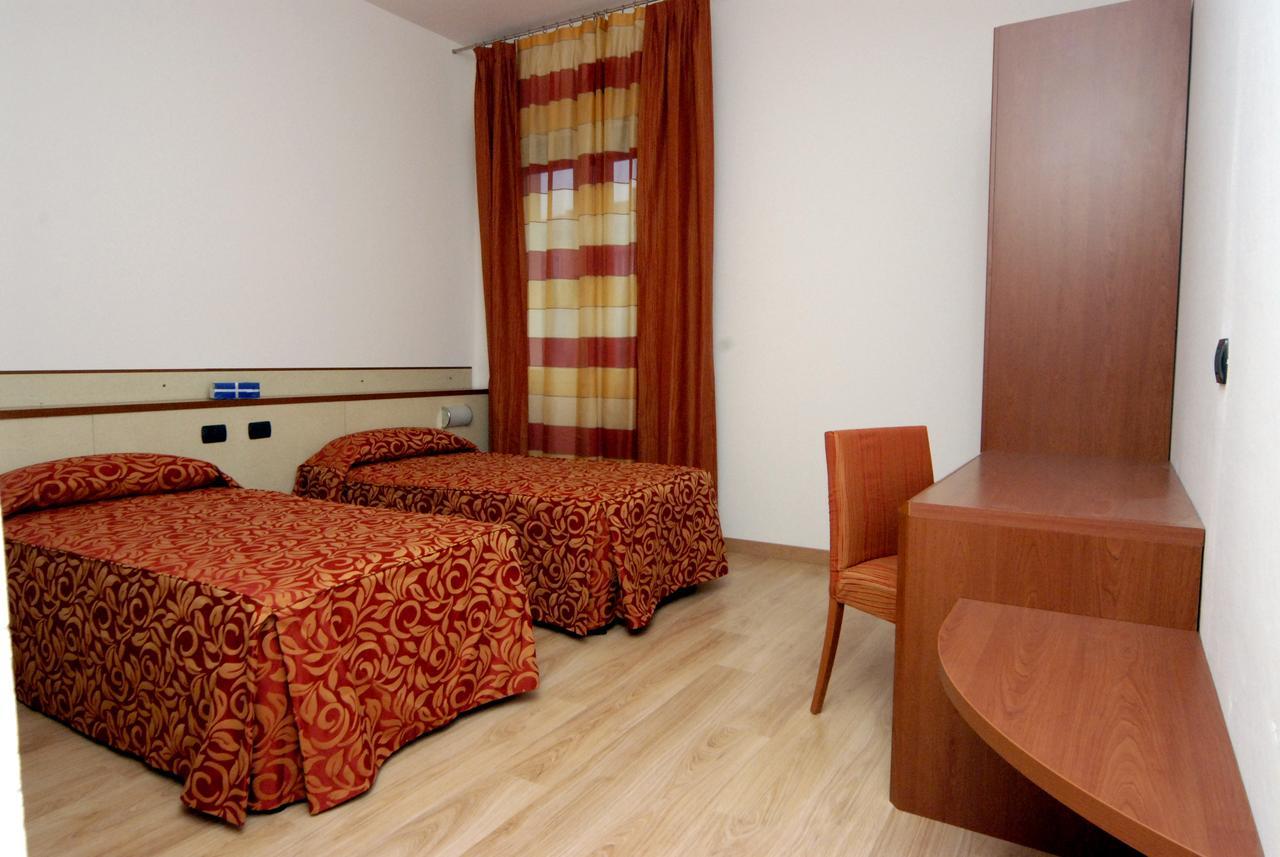 Hotel Eolo Sermide Bagian luar foto