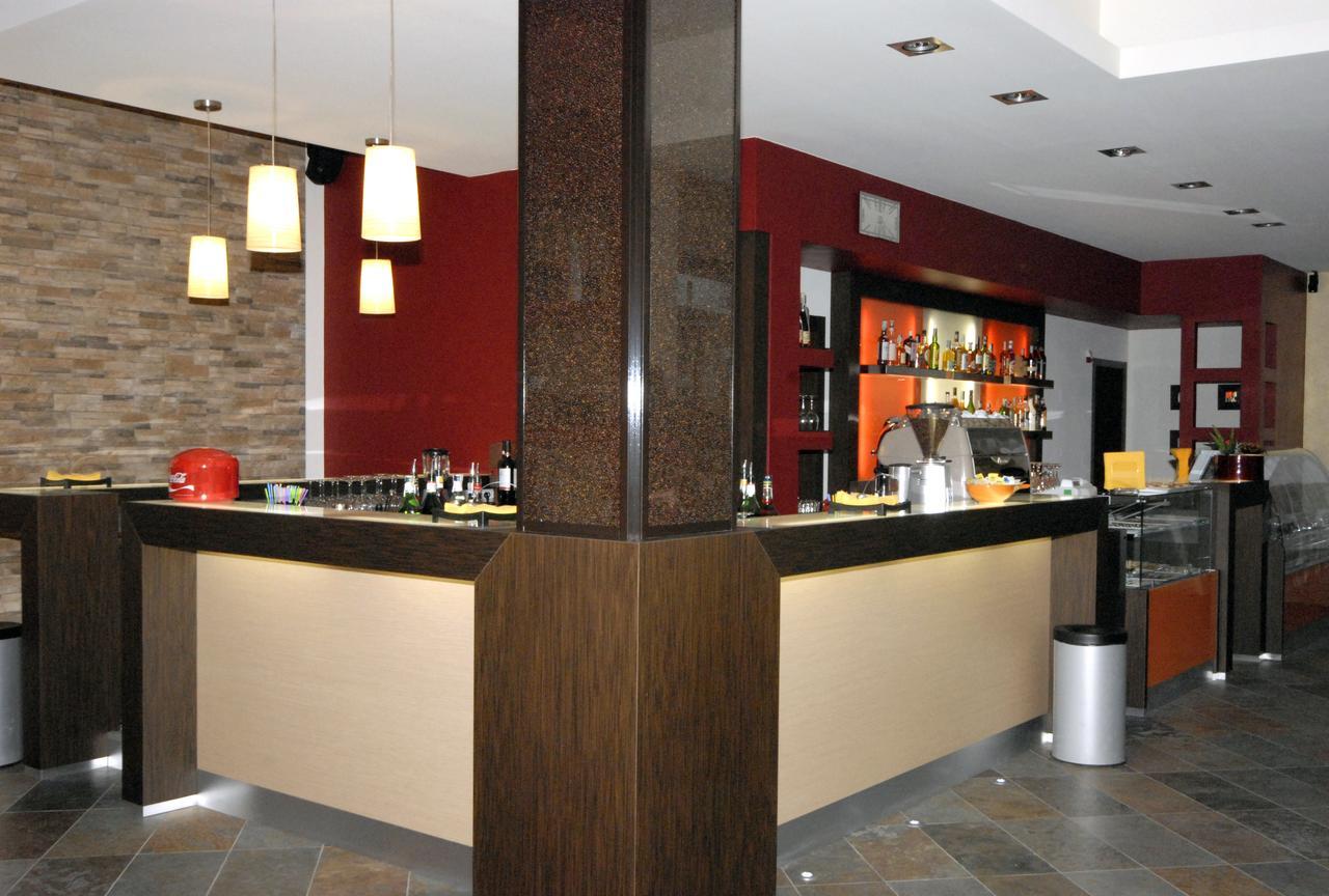Hotel Eolo Sermide Bagian luar foto