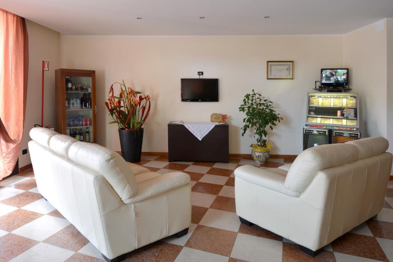 Hotel Eolo Sermide Bagian luar foto