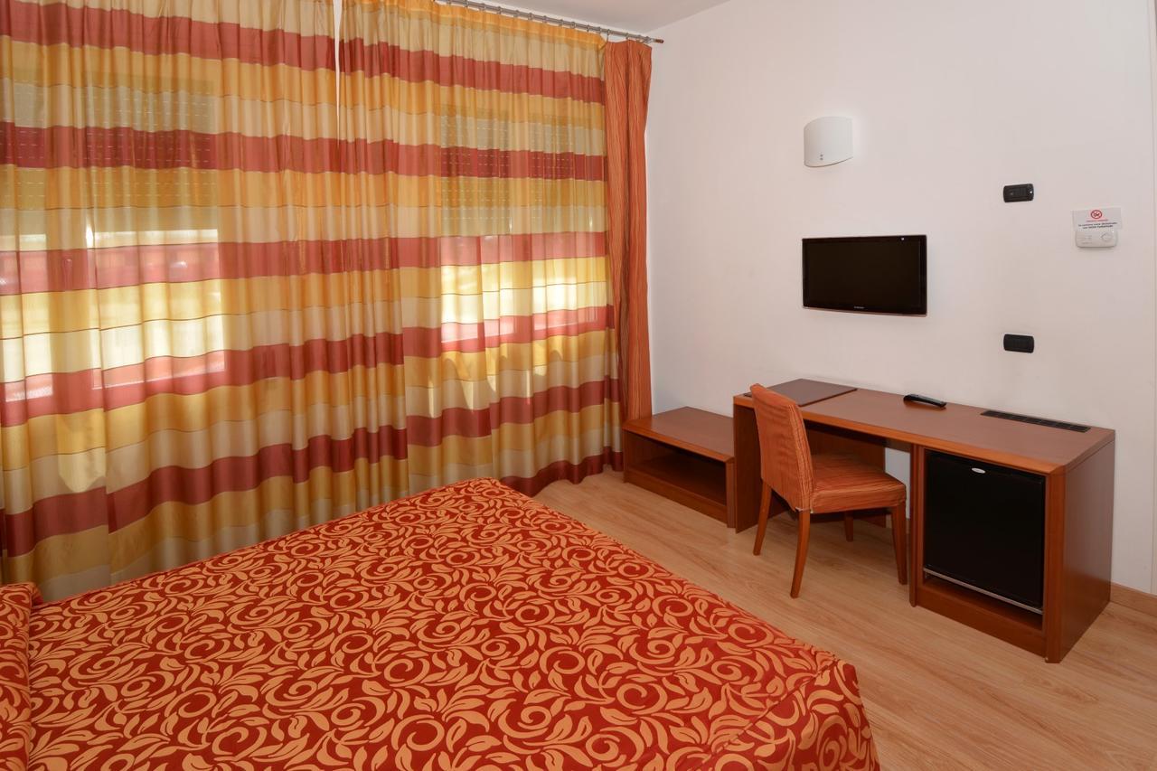 Hotel Eolo Sermide Bagian luar foto